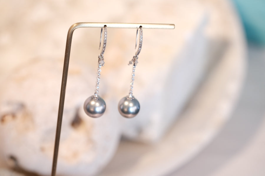 “Mirror Mirror on the Pearl” Tahitian Pearl and Diamond Drop Earrings